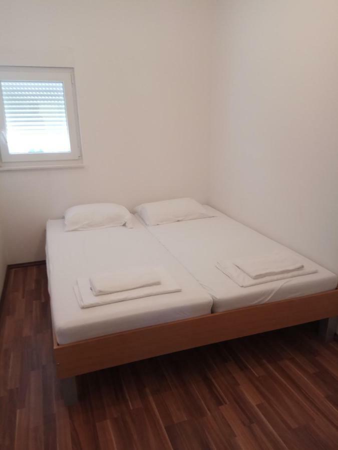 Apartman Medit Lejlighed Vir Eksteriør billede